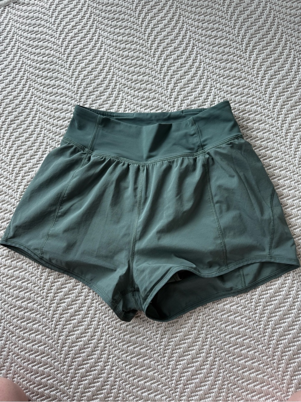 lululemon athletica High-Rise Athletic shorts in Olive